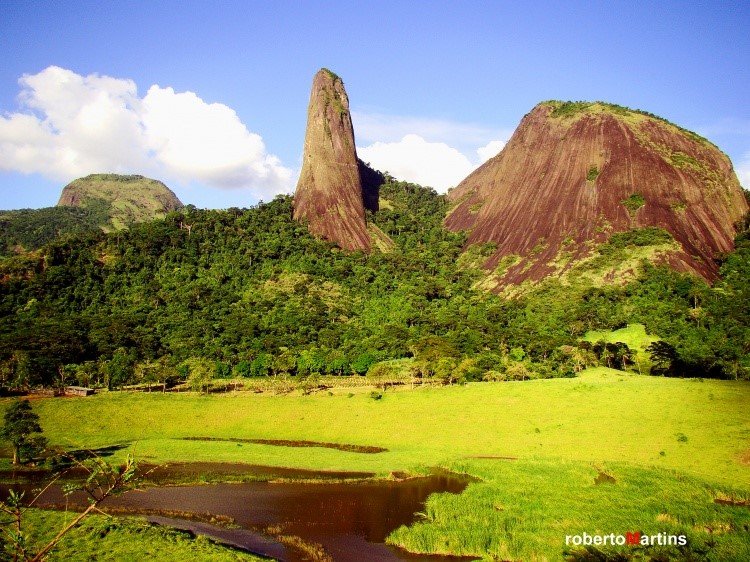 Foto: Pico do Itabira, Cachoeiro de Itapemirim - ES. Foto de Roberto Martins - Reprodução do site olhares.uol.com.br.